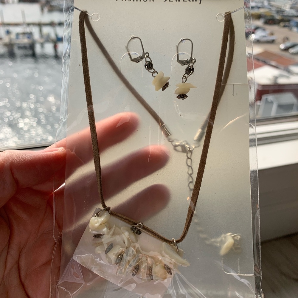 Elegant Cream and Brown Shell Fashion Jewelry Set NWT